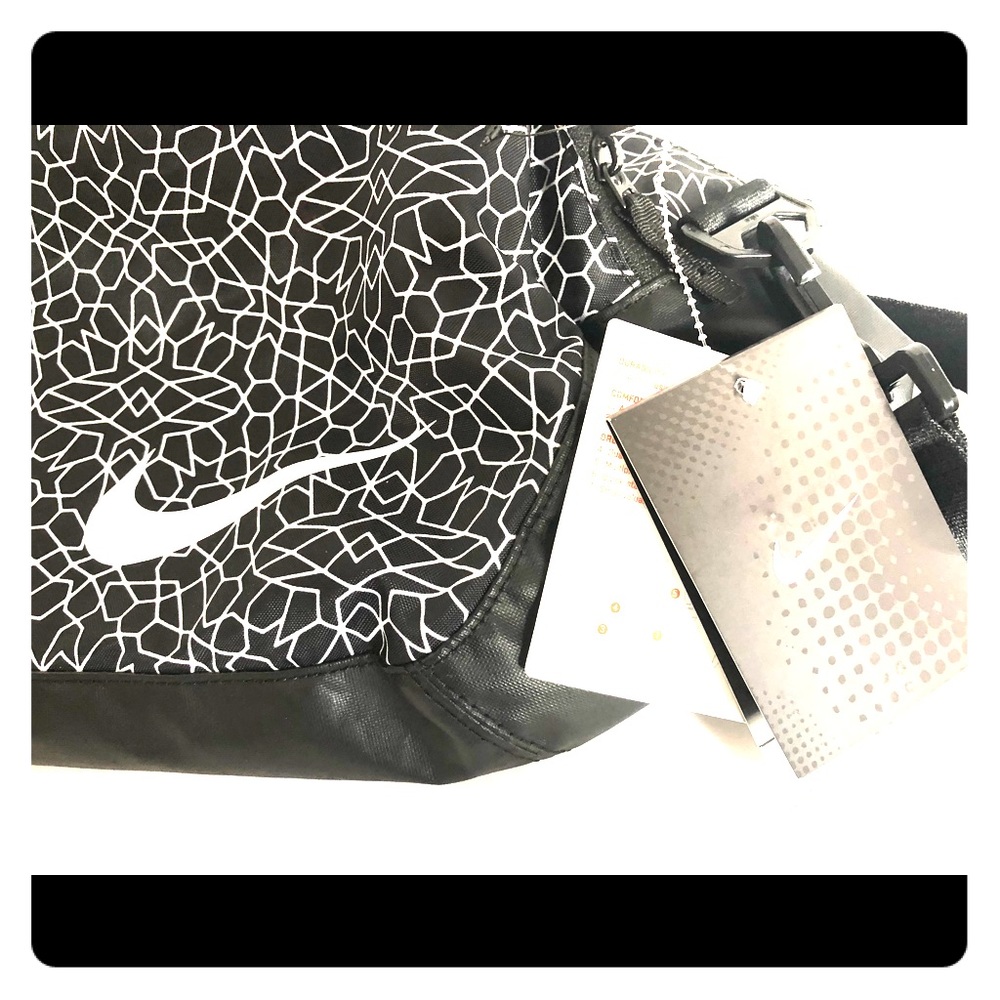 Nike Sports Shoulder Gym Bag Black and White NWT
